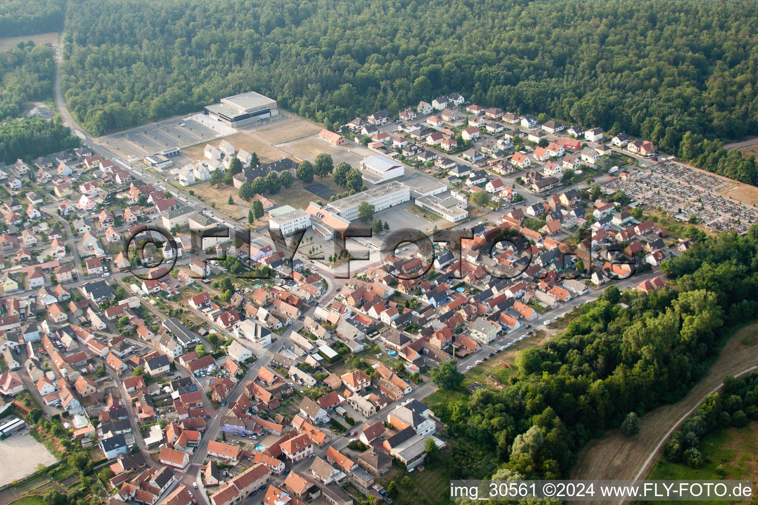 Soufflenheim dans le département Bas Rhin, France du point de vue du drone