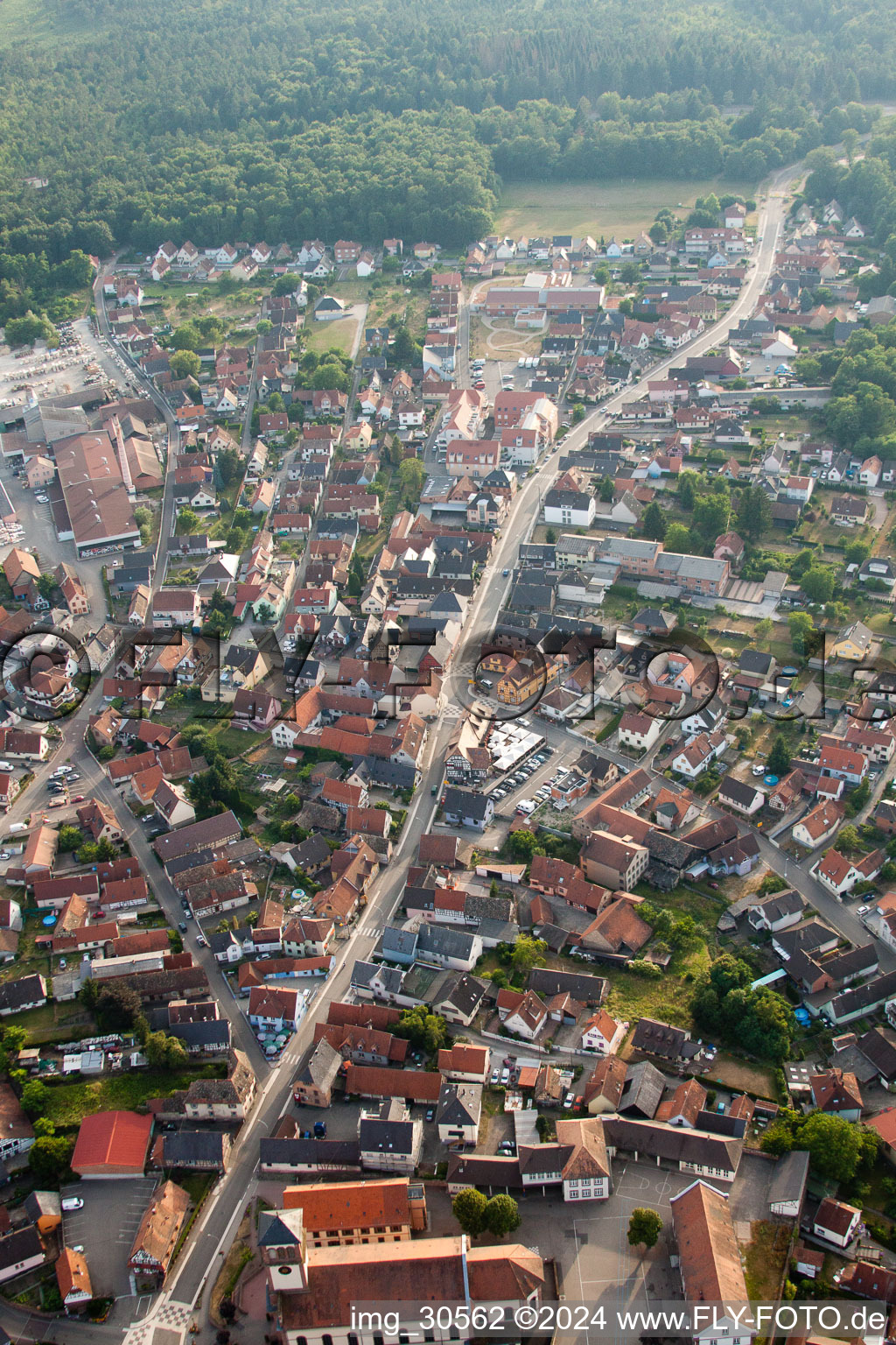 Soufflenheim dans le département Bas Rhin, France d'un drone