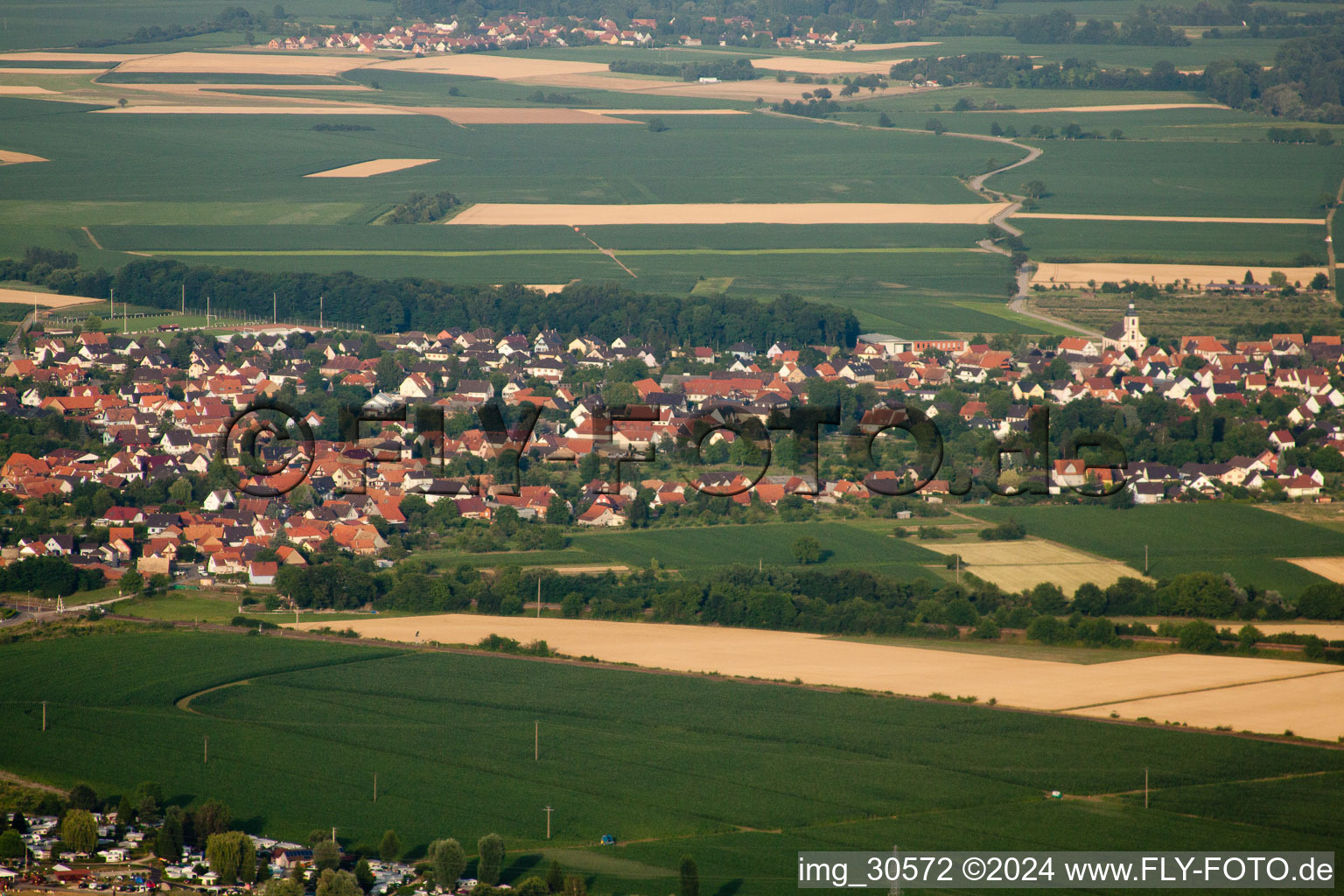 Photographie aérienne de Roeschwoog de l'ouest à Rœschwoog dans le département Bas Rhin, France