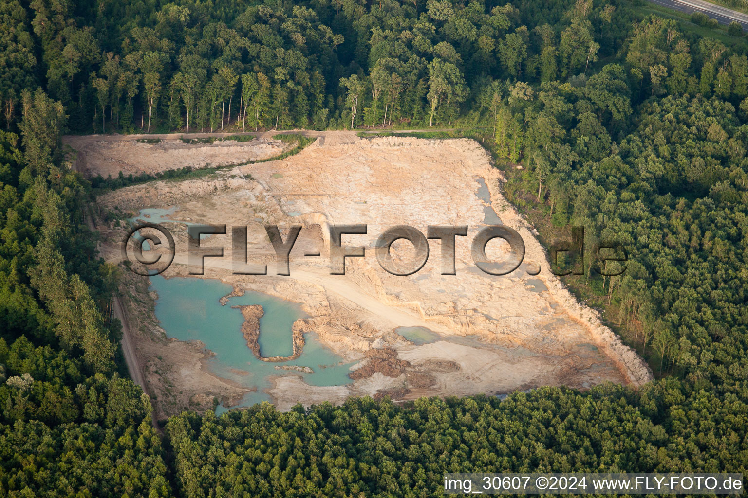 Vue aérienne de Argilières de la Forêt de Hagenau à Seltz dans le département Bas Rhin, France