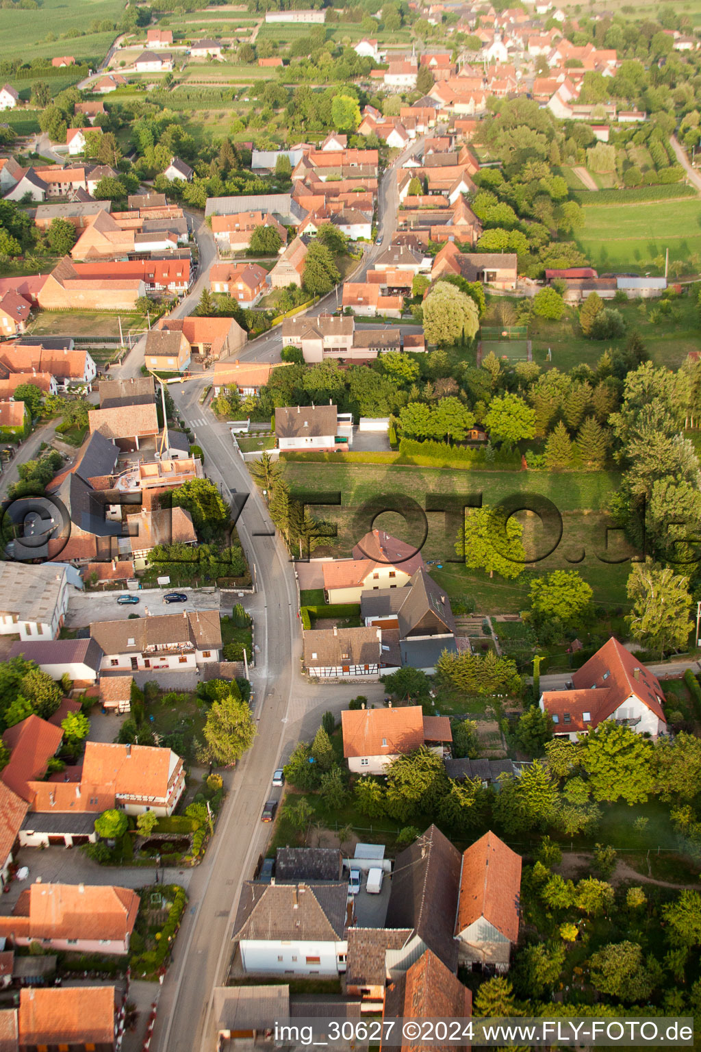 Wintzenbach dans le département Bas Rhin, France du point de vue du drone