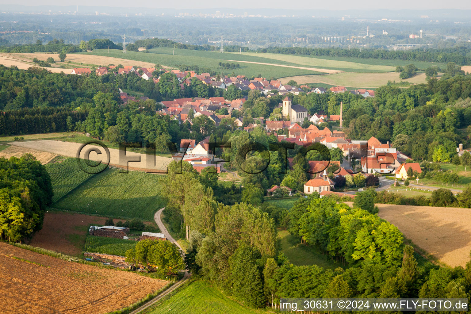 Neewiller-près-Lauterbourg dans le département Bas Rhin, France d'un drone