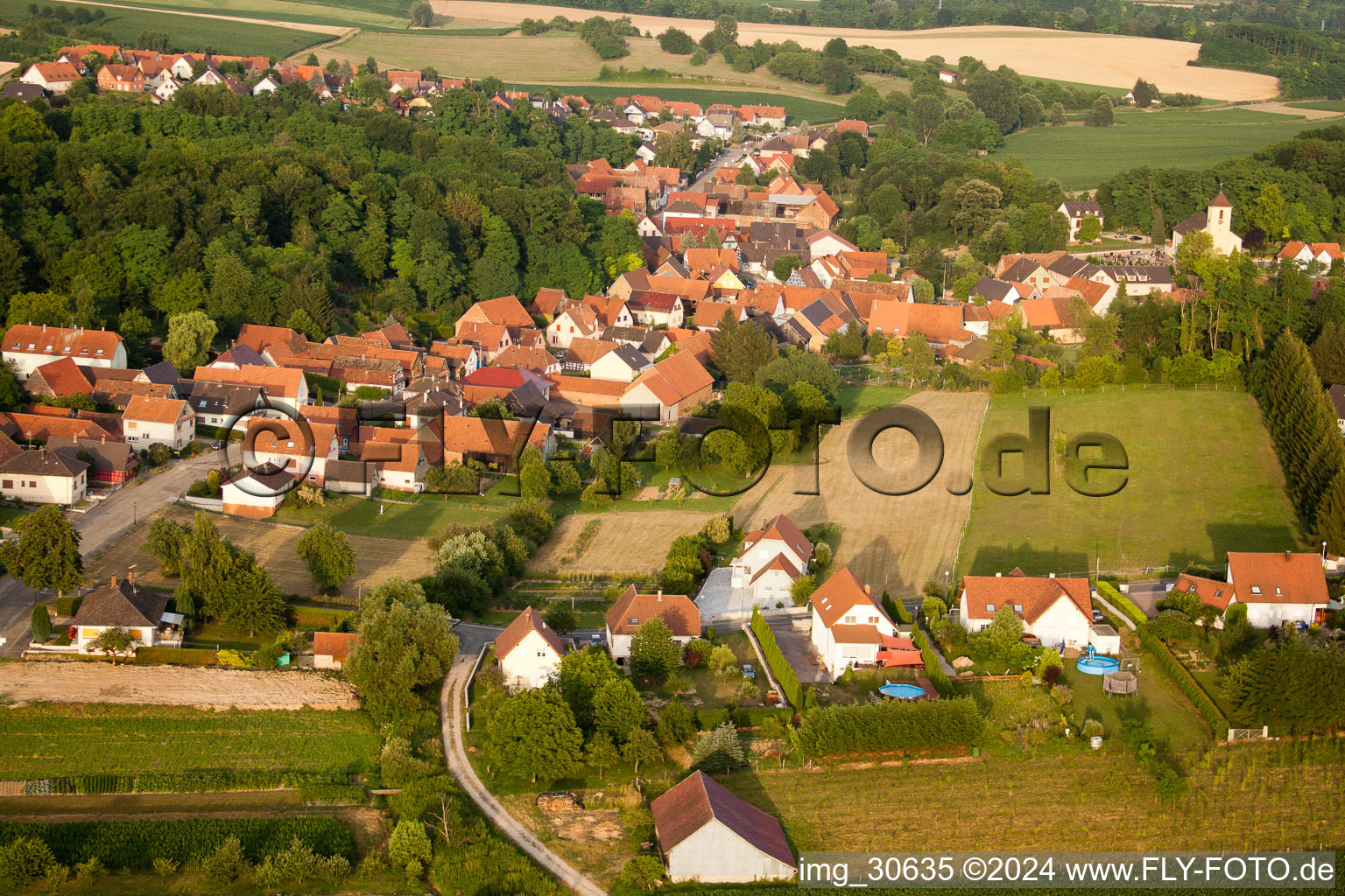 Vue oblique de Neewiller-près-Lauterbourg dans le département Bas Rhin, France