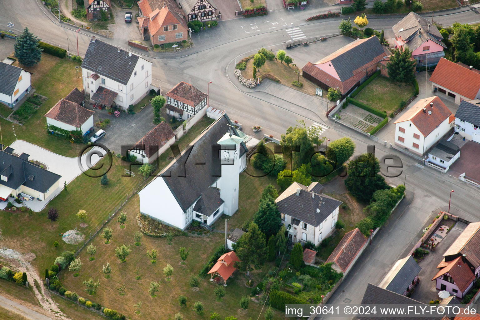 Scheibenhardt à Scheibenhard dans le département Bas Rhin, France vu d'un drone