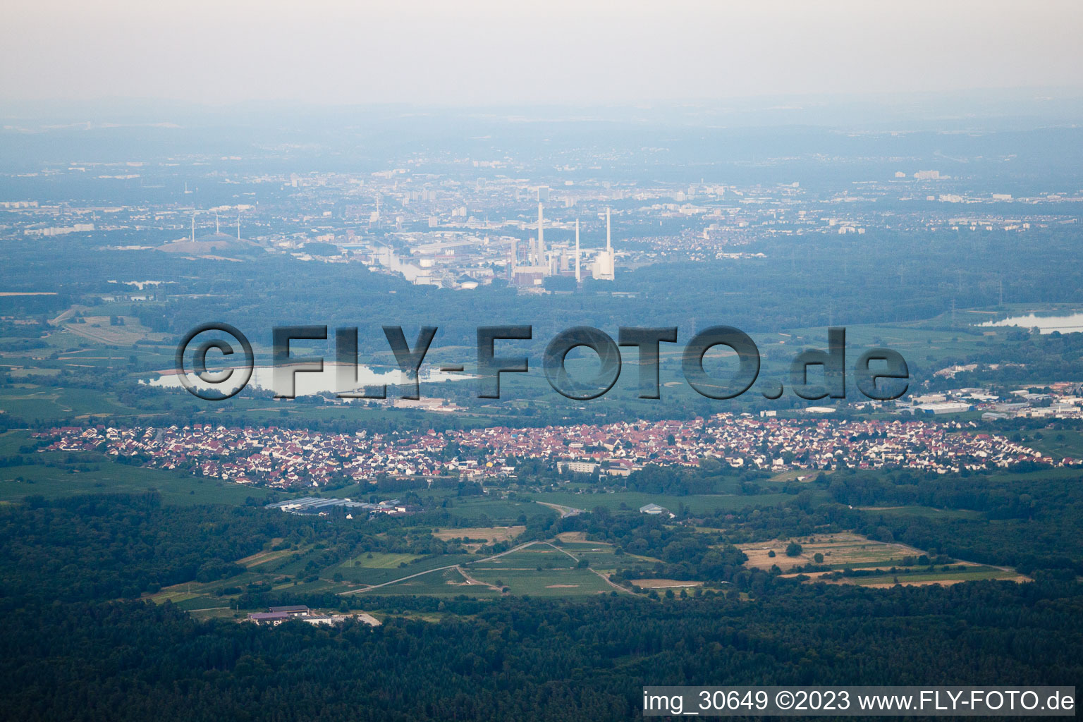 Vue aérienne de De l'ouest à Hagenbach dans le département Rhénanie-Palatinat, Allemagne