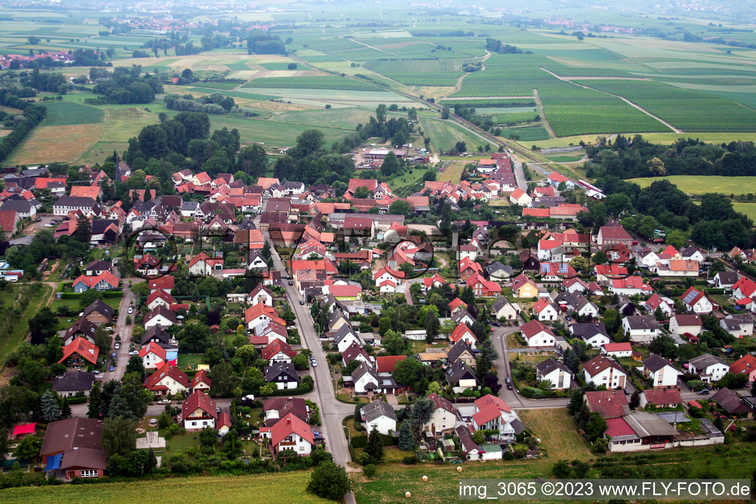 Vue aérienne de Du nord à Barbelroth dans le département Rhénanie-Palatinat, Allemagne