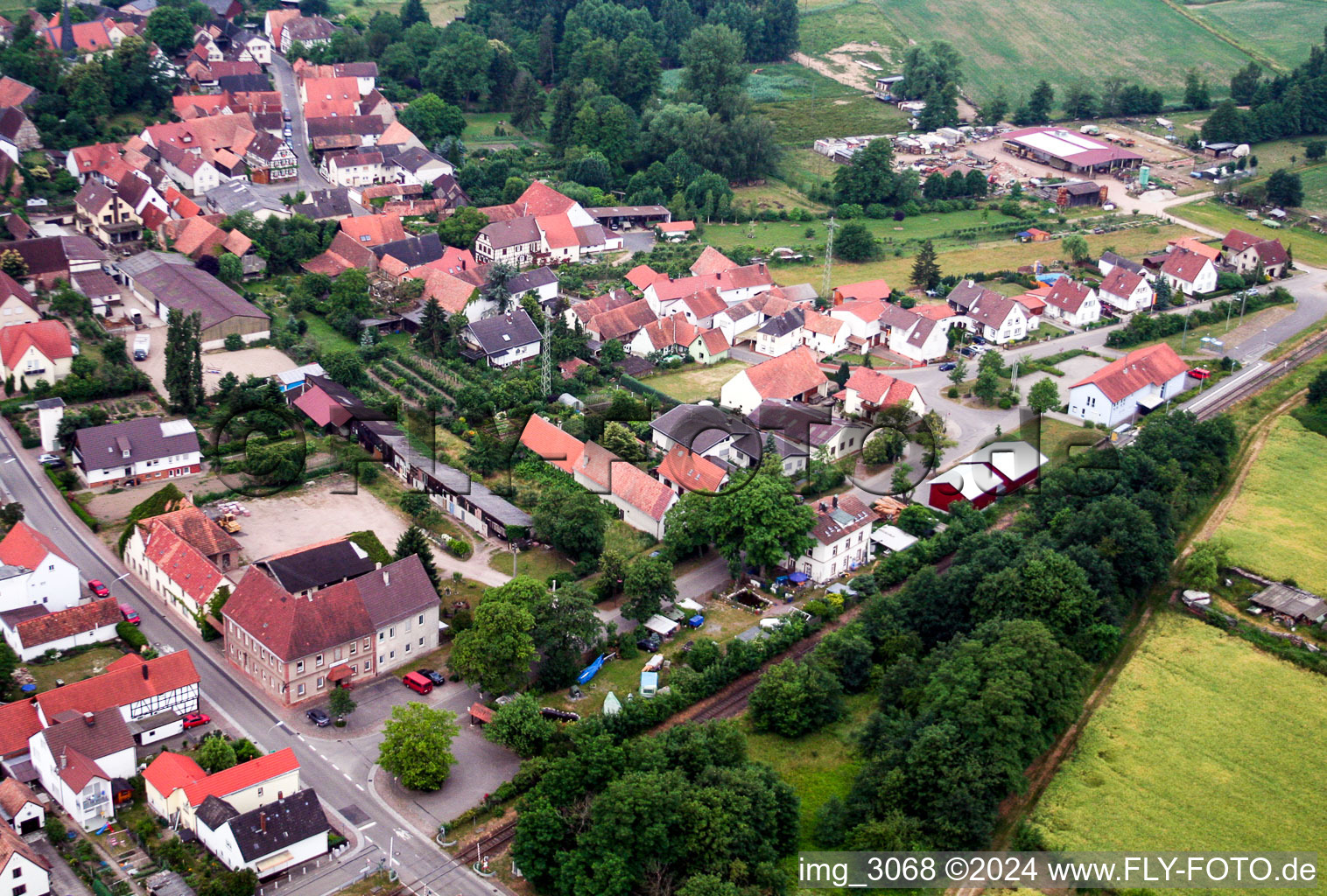 Barbelroth dans le département Rhénanie-Palatinat, Allemagne d'un drone