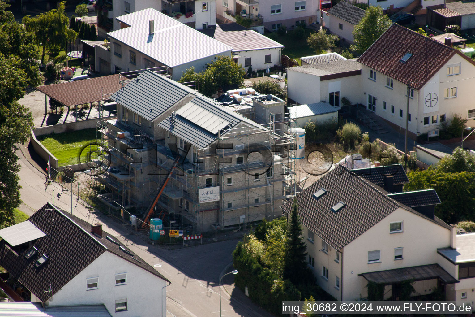 Vue oblique de Waldstrasse, nouveau bâtiment pour la chaîne socio-thérapeutique Palatinat du Sud à Kandel dans le département Rhénanie-Palatinat, Allemagne