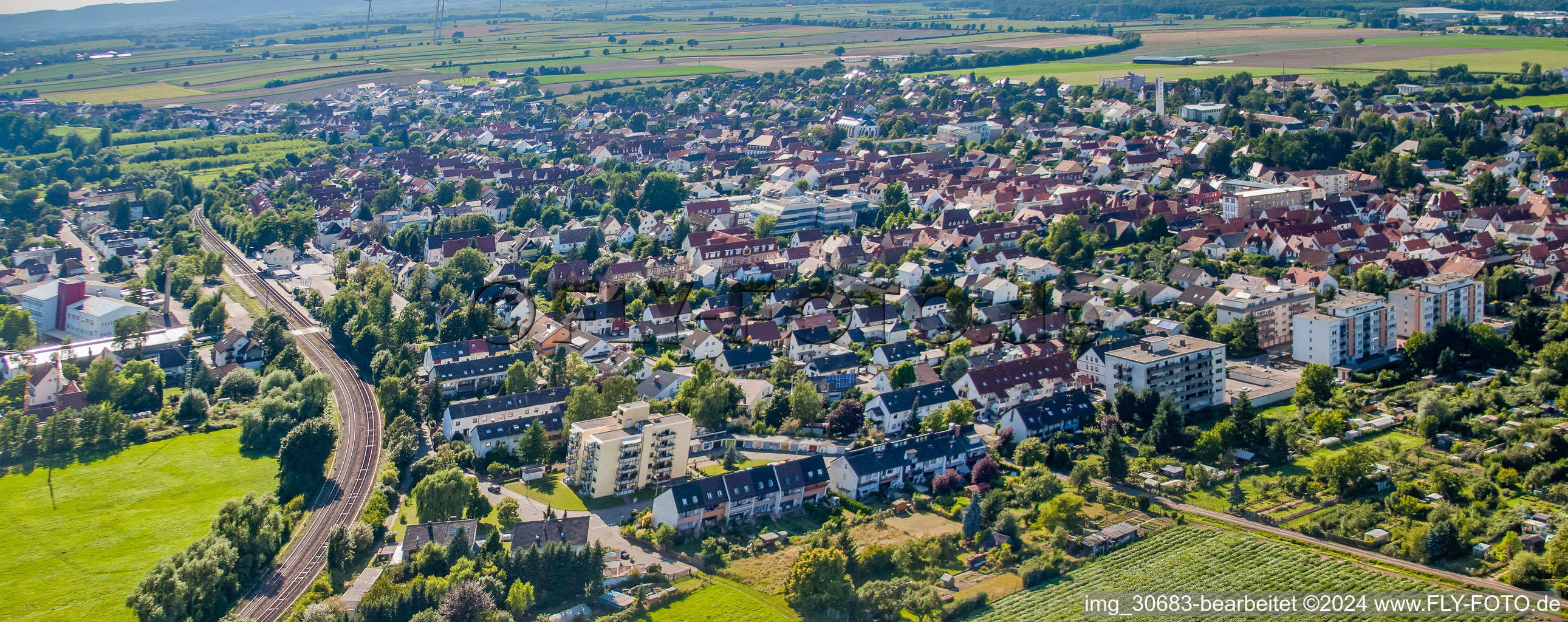 Du sud-est à Kandel dans le département Rhénanie-Palatinat, Allemagne depuis l'avion