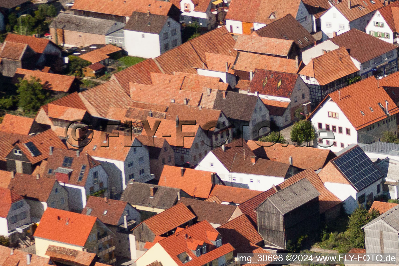 Vue d'oiseau de Hatzenbühl dans le département Rhénanie-Palatinat, Allemagne