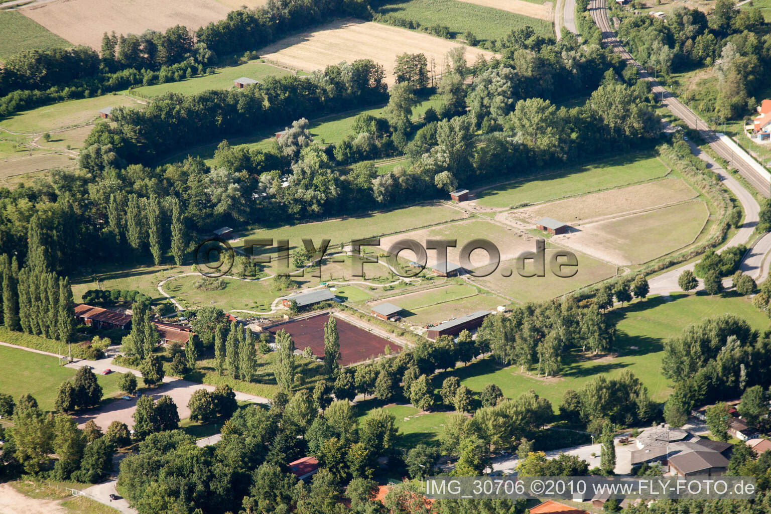Vue aérienne de Ferme d'autruches de Mhou à Rülzheim dans le département Rhénanie-Palatinat, Allemagne