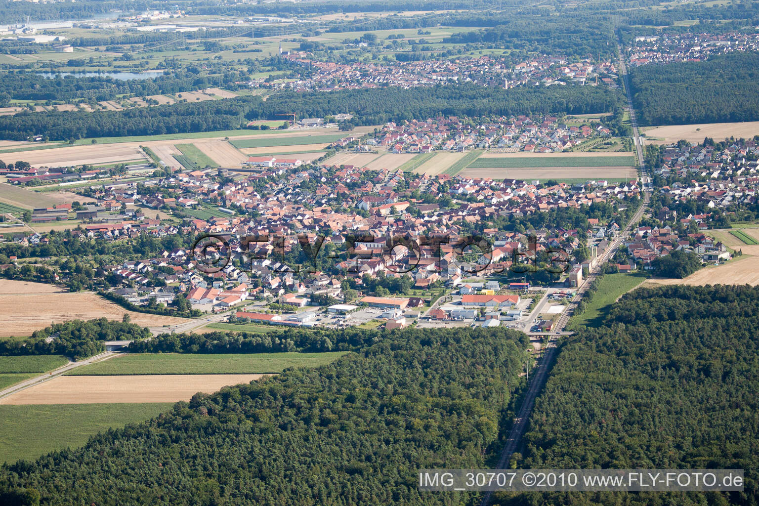 Vue aérienne de Du nord à Rheinzabern dans le département Rhénanie-Palatinat, Allemagne
