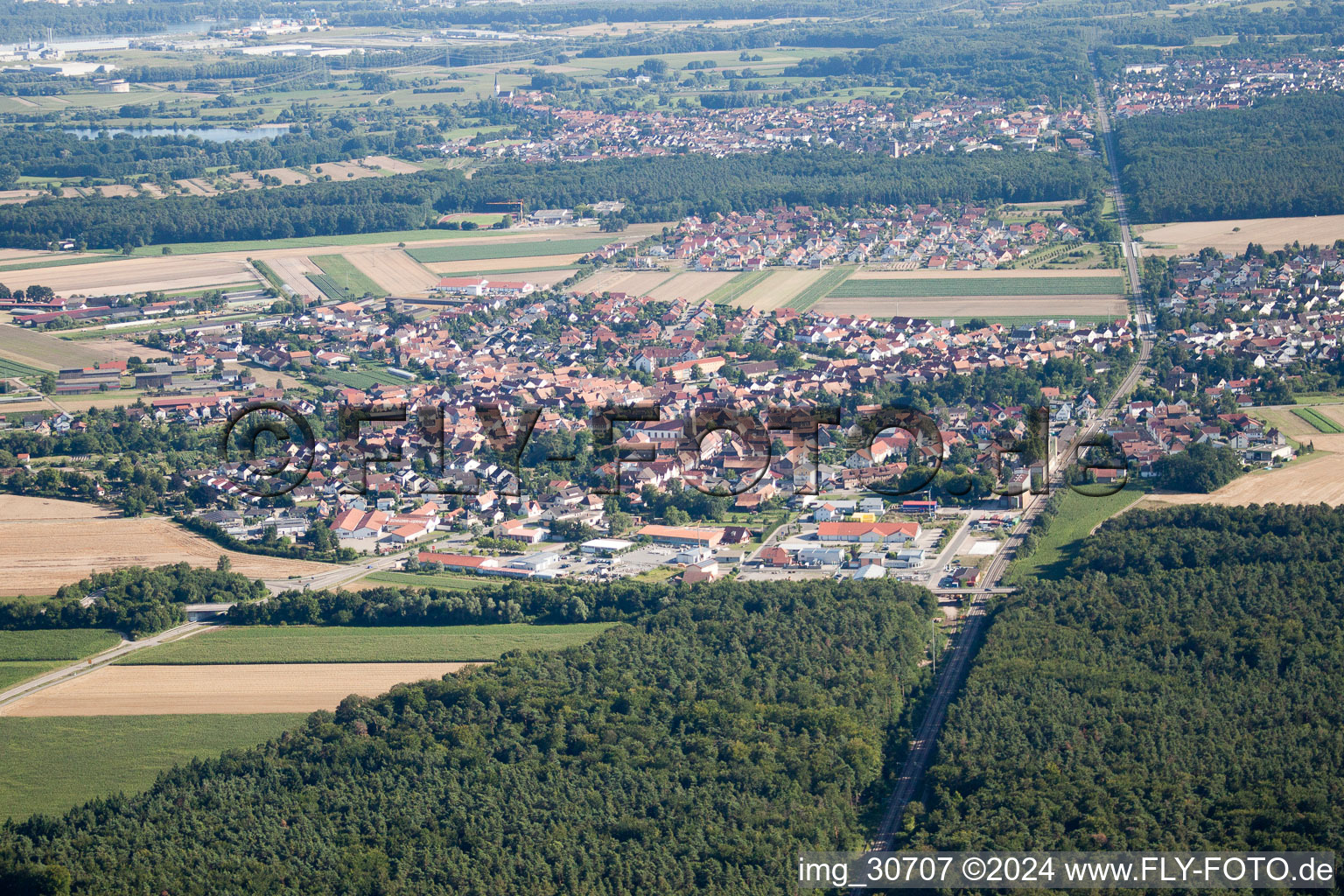 Vue aérienne de Du nord à Rheinzabern dans le département Rhénanie-Palatinat, Allemagne