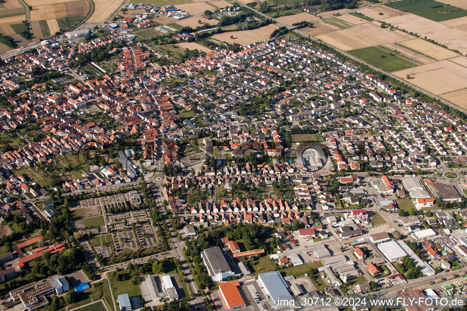 Rülzheim dans le département Rhénanie-Palatinat, Allemagne du point de vue du drone