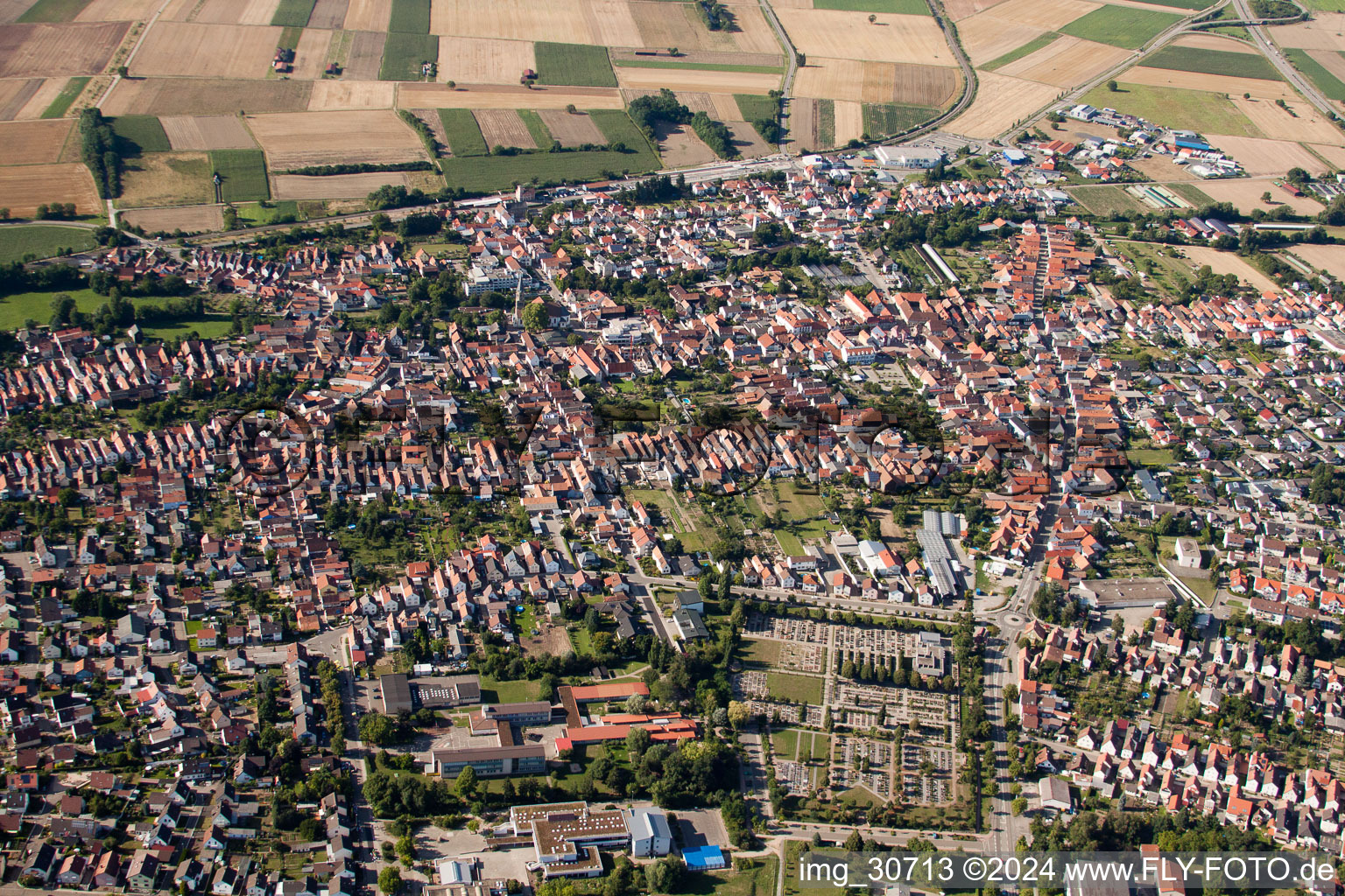 Rülzheim dans le département Rhénanie-Palatinat, Allemagne d'un drone