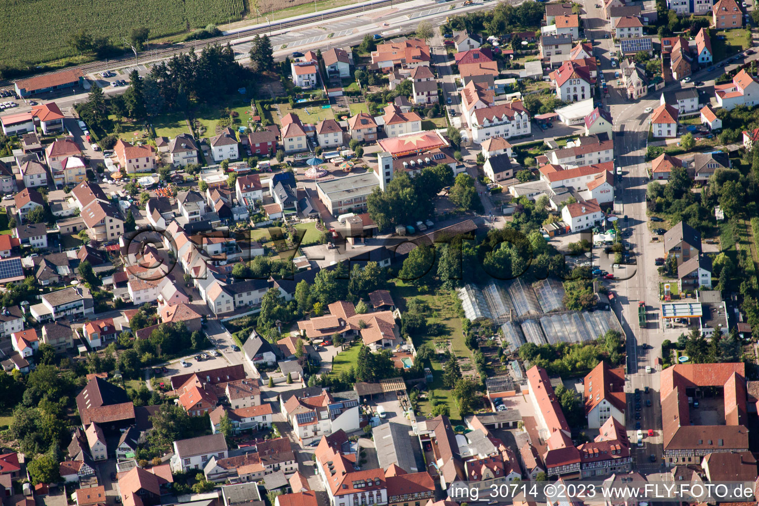 Rülzheim dans le département Rhénanie-Palatinat, Allemagne vu d'un drone