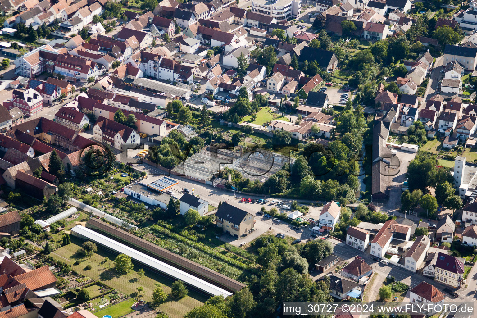 Rülzheim dans le département Rhénanie-Palatinat, Allemagne du point de vue du drone