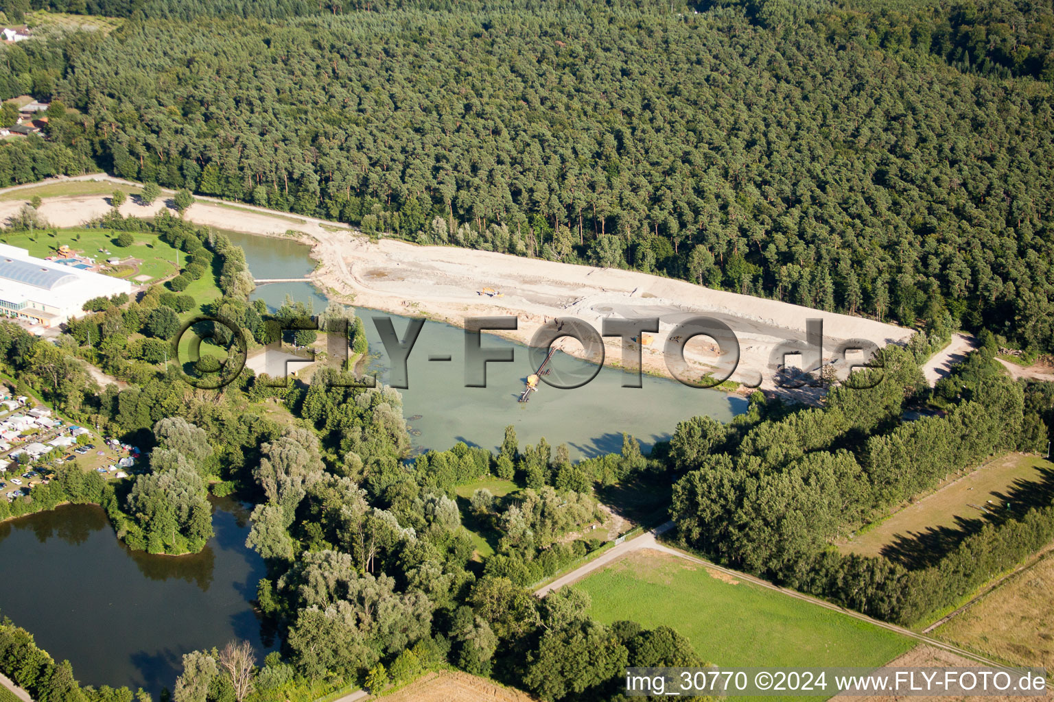 Vue aérienne de Nouvelle construction de boulettes de vapeur et piscine extérieure à Rülzheim dans le département Rhénanie-Palatinat, Allemagne