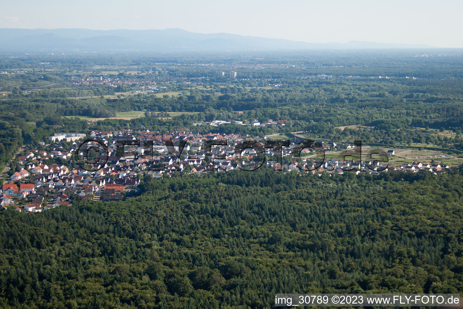 Vue aérienne de Du nord à Jockgrim dans le département Rhénanie-Palatinat, Allemagne