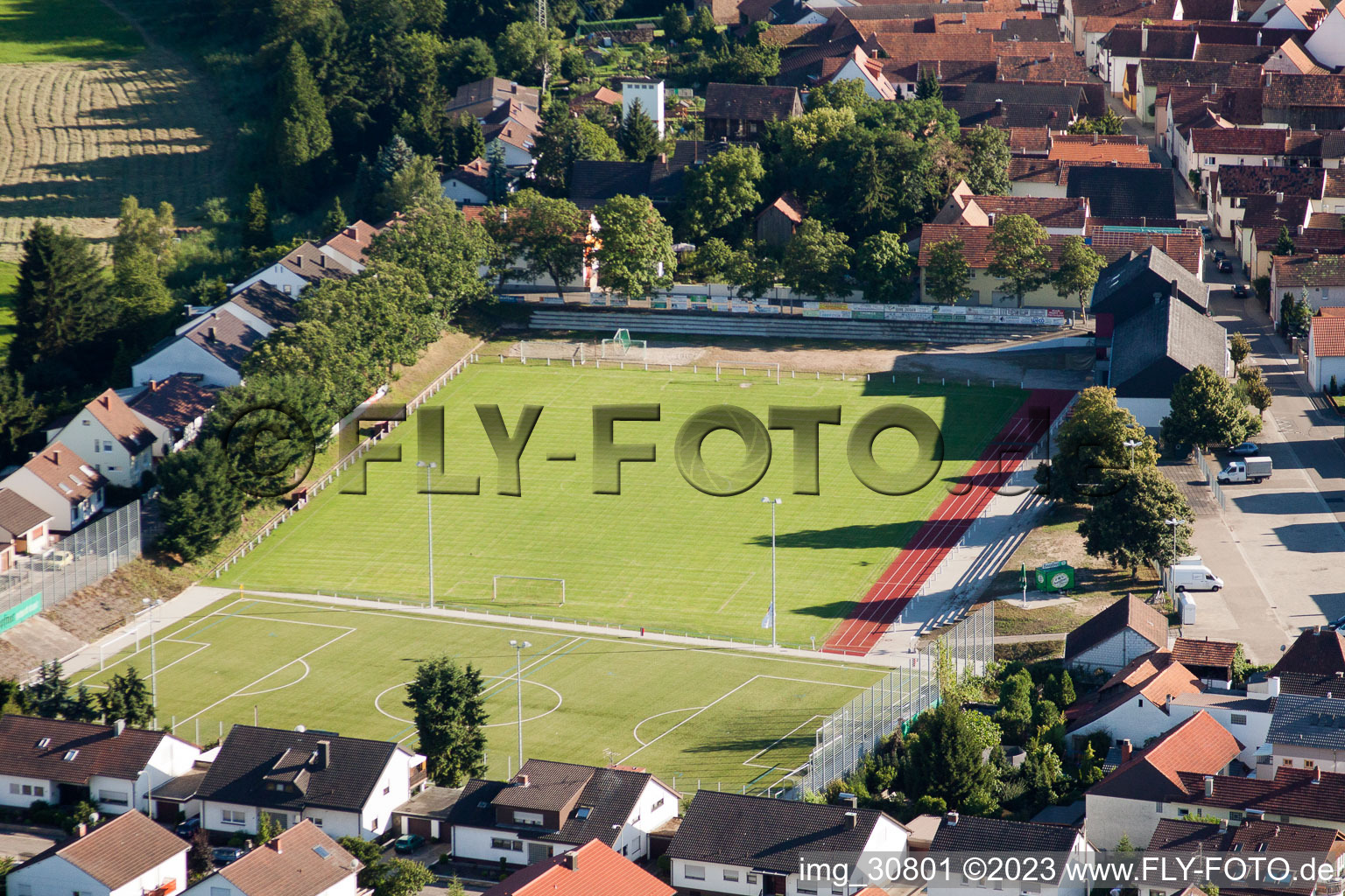 Vue aérienne de Terrains de sport à Jockgrim dans le département Rhénanie-Palatinat, Allemagne