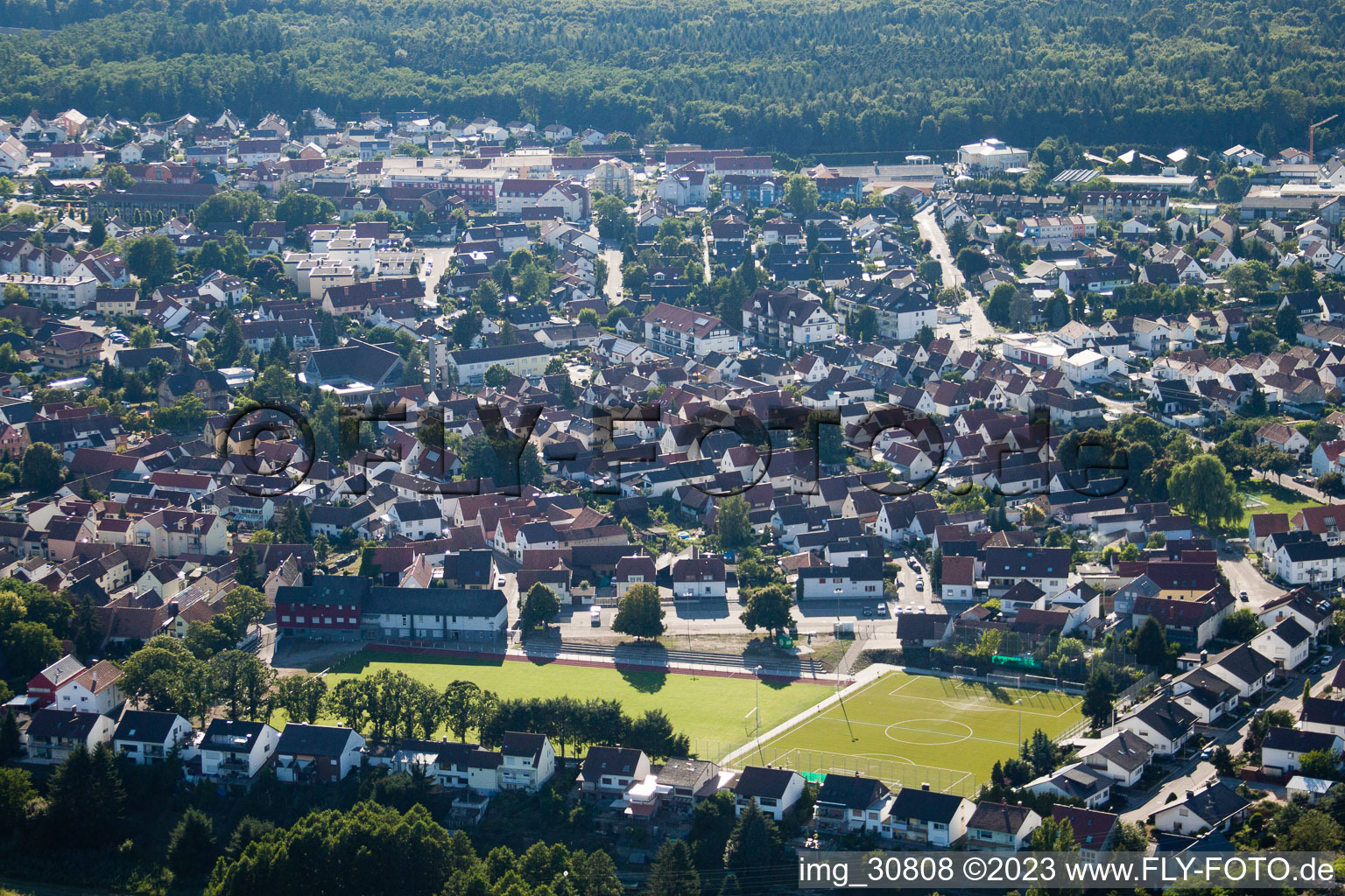 Vue oblique de Terrains de sport à Jockgrim dans le département Rhénanie-Palatinat, Allemagne