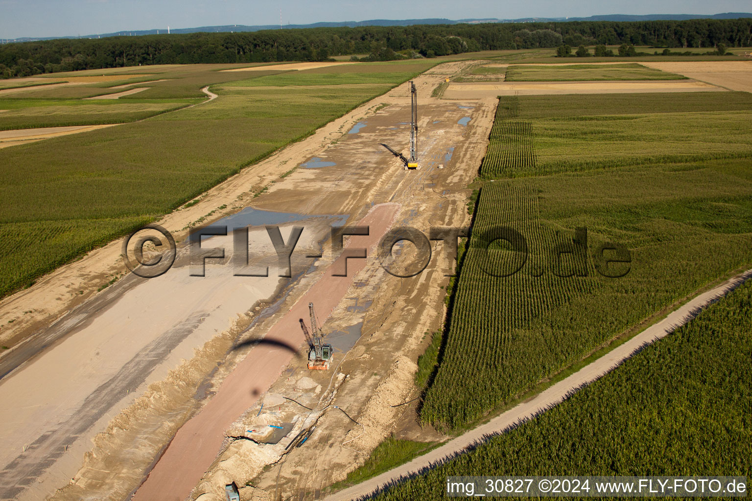 Construction de polders à Neupotz dans le département Rhénanie-Palatinat, Allemagne vue d'en haut