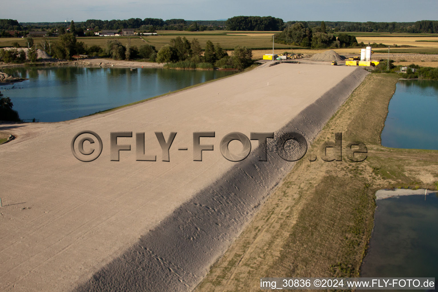 Vue d'oiseau de Construction de polders à Neupotz dans le département Rhénanie-Palatinat, Allemagne