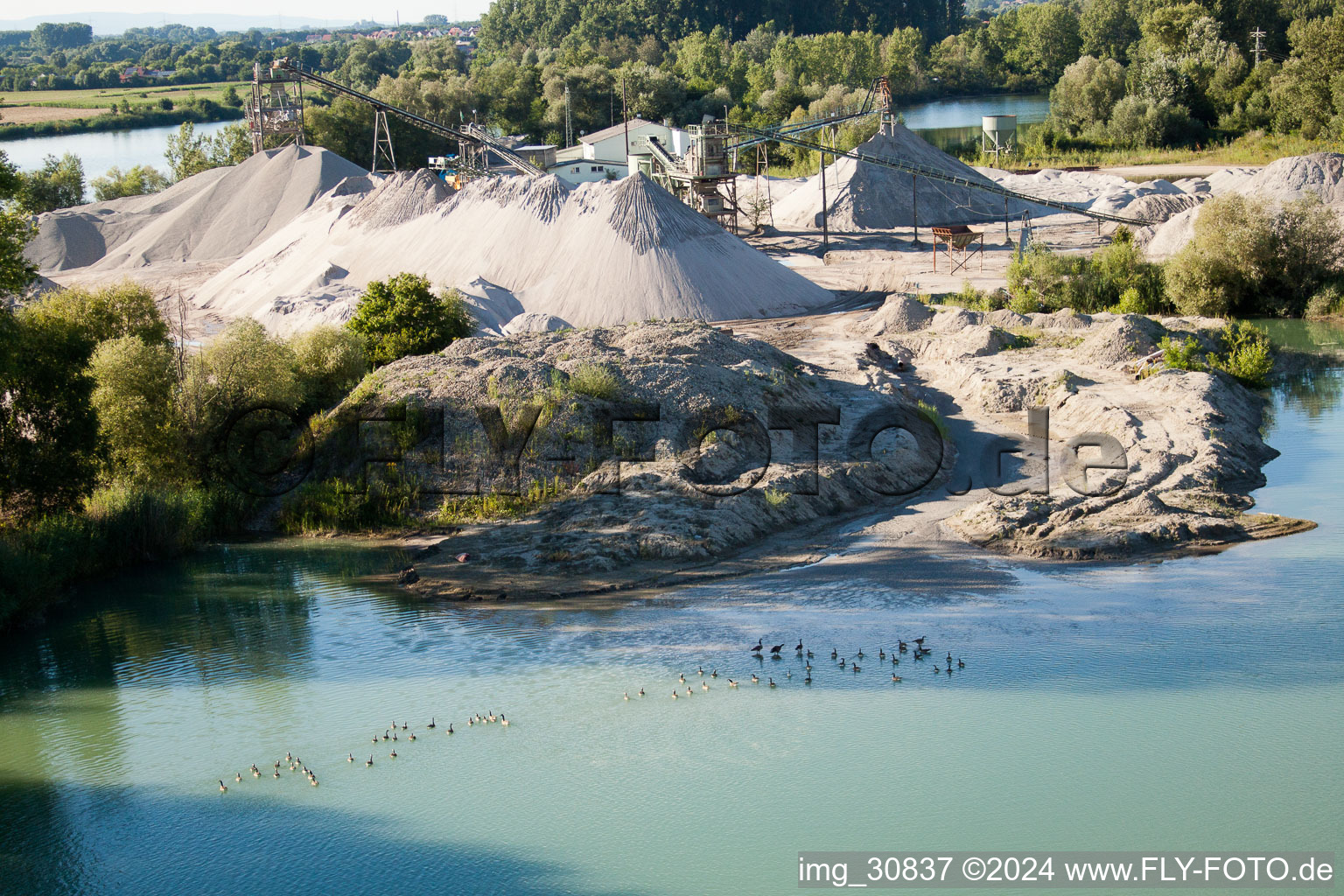 Construction de polders à Neupotz dans le département Rhénanie-Palatinat, Allemagne vue du ciel