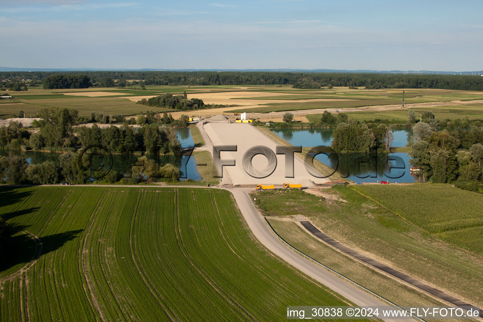 Enregistrement par drone de Construction de polders à Neupotz dans le département Rhénanie-Palatinat, Allemagne