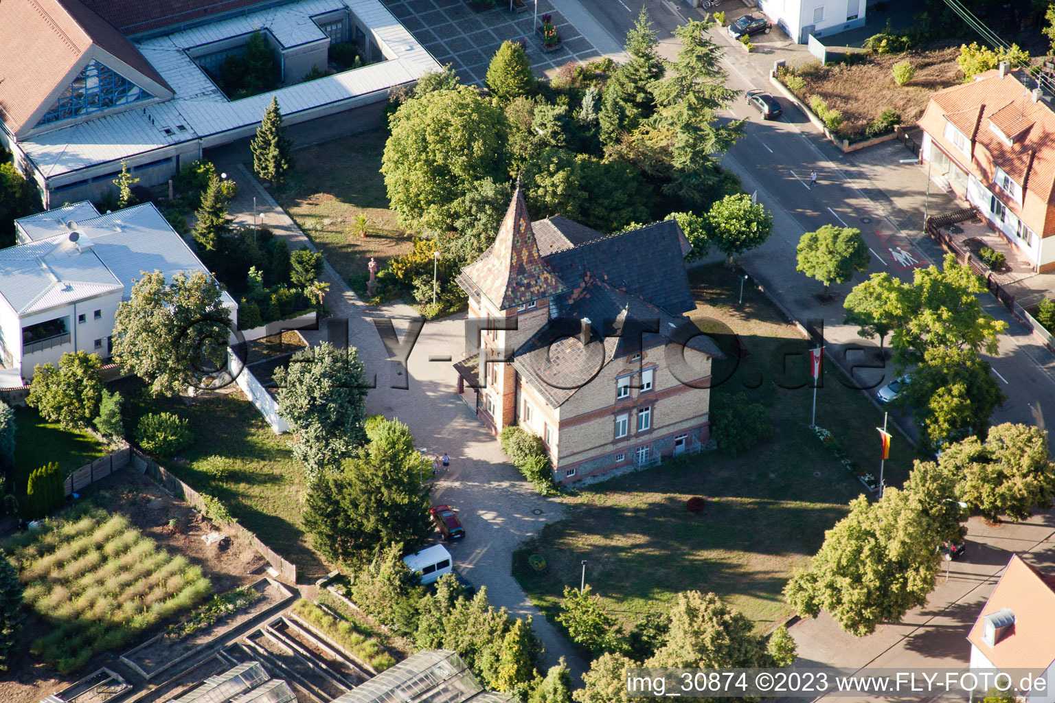 Vue aérienne de L'hôtel de ville à Jockgrim dans le département Rhénanie-Palatinat, Allemagne