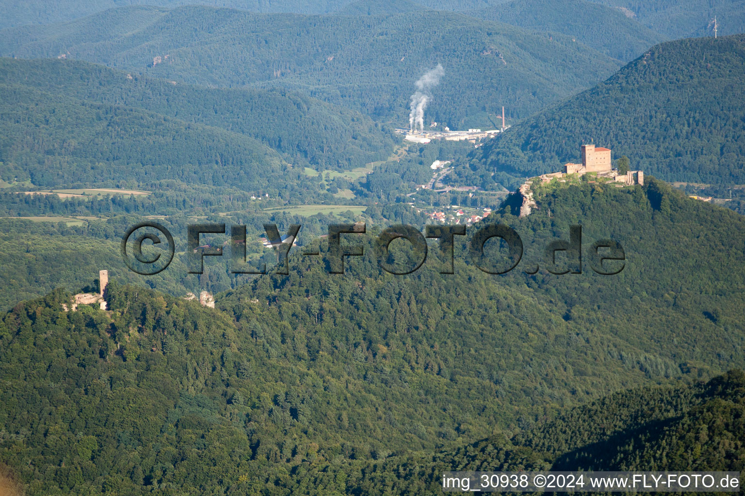 Château de Trifels à le quartier Bindersbach in Annweiler am Trifels dans le département Rhénanie-Palatinat, Allemagne vue d'en haut