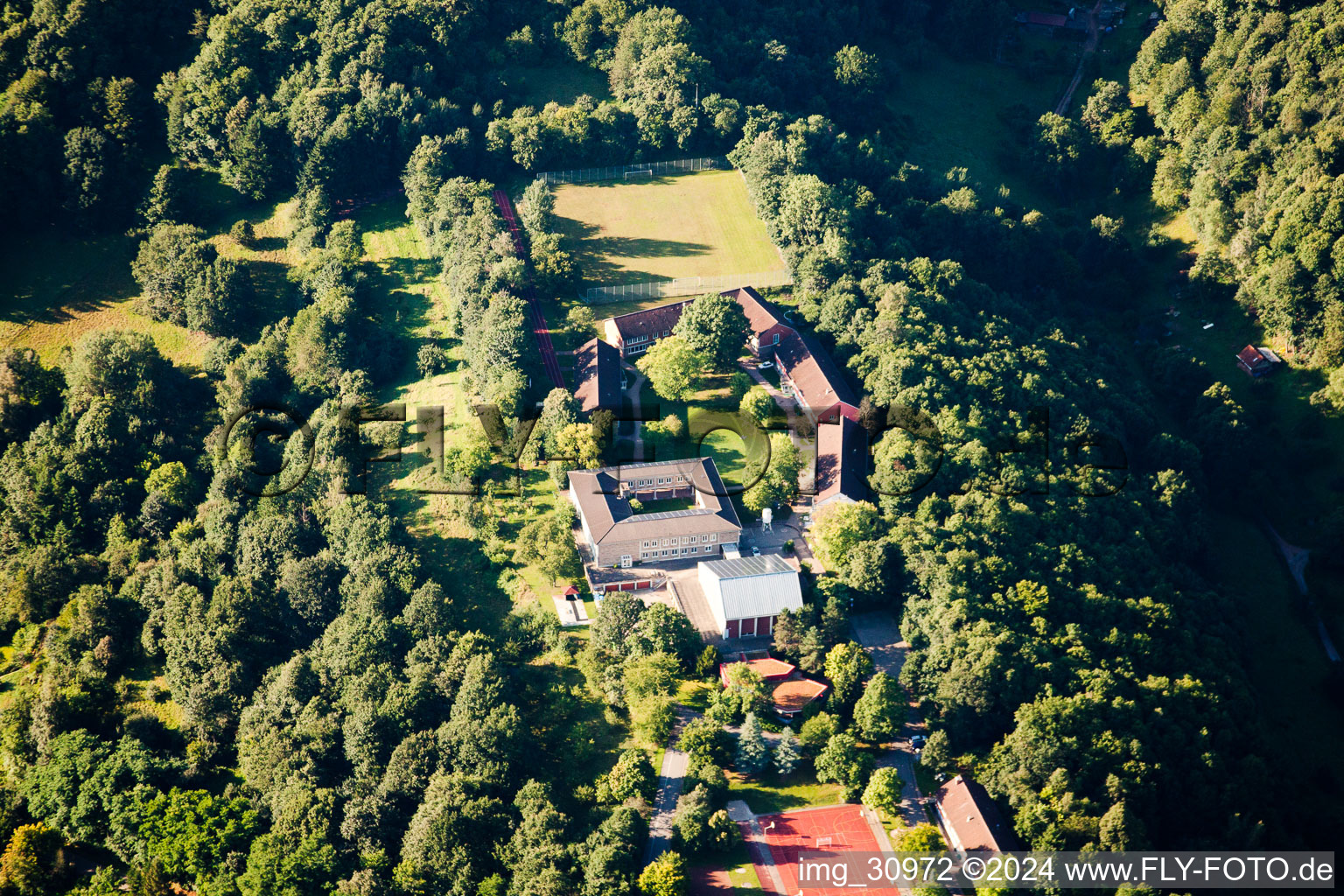 Vue aérienne de Palatinat Turnerheim à Annweiler am Trifels dans le département Rhénanie-Palatinat, Allemagne