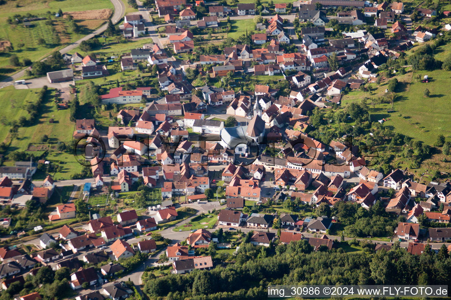 Vue aérienne de Pierre de Gosserweiler à le quartier Gossersweiler in Gossersweiler-Stein dans le département Rhénanie-Palatinat, Allemagne