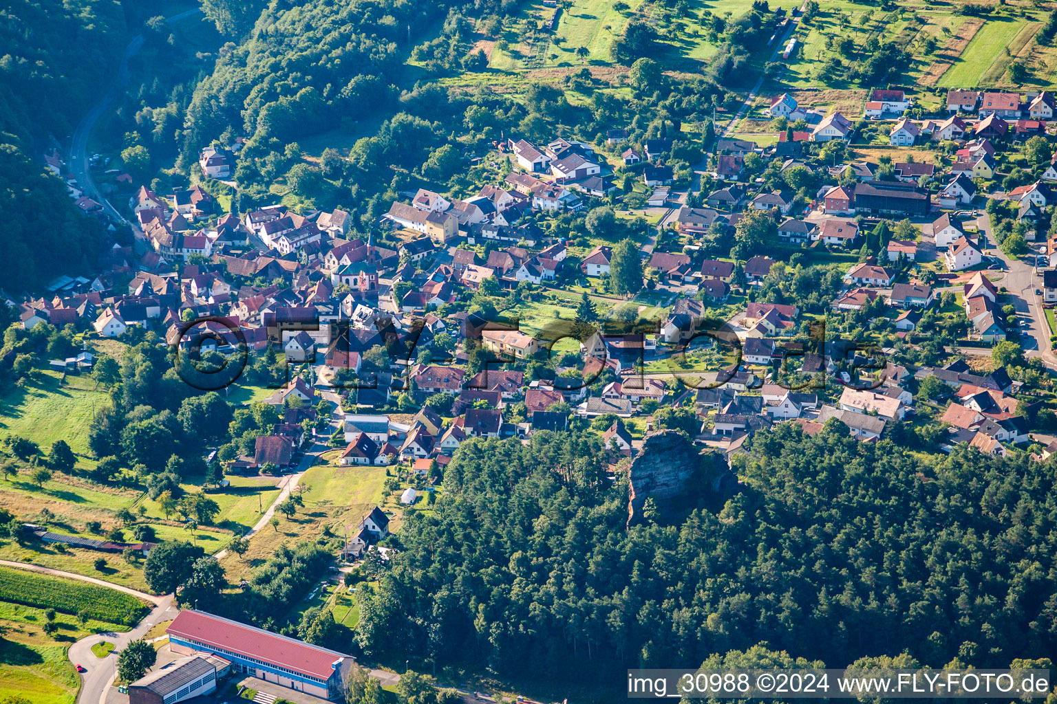 Vue aérienne de Du nord-ouest à le quartier Stein in Gossersweiler-Stein dans le département Rhénanie-Palatinat, Allemagne