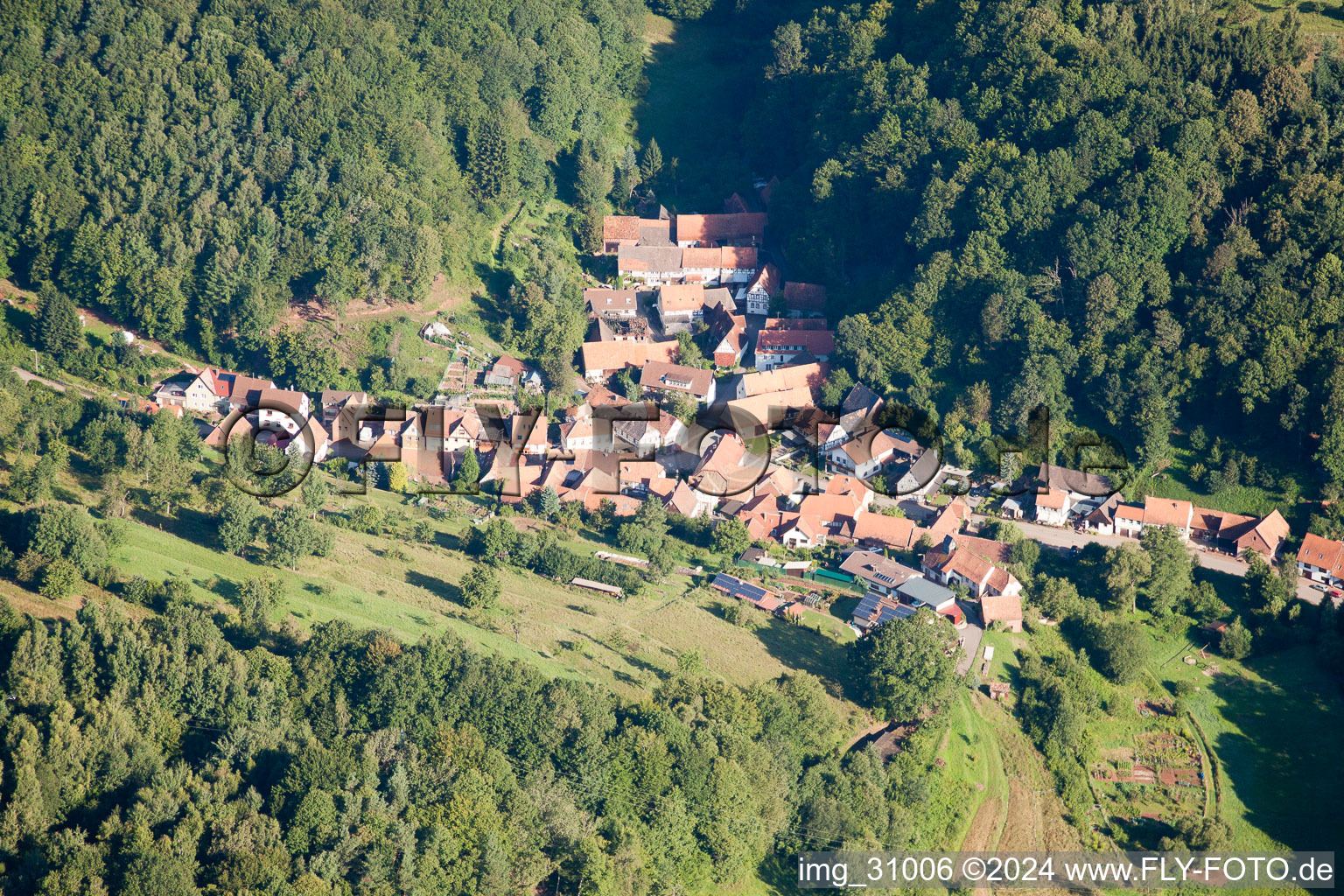 Vue aérienne de Du sud à Oberschlettenbach dans le département Rhénanie-Palatinat, Allemagne