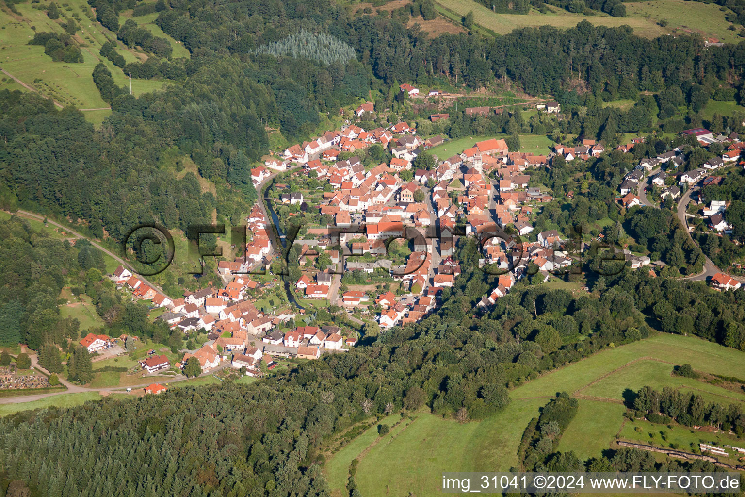 Vue aérienne de De l'est à Bundenthal dans le département Rhénanie-Palatinat, Allemagne