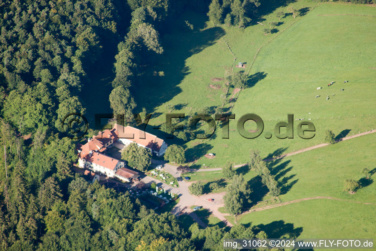 Vue aérienne de Restaurant Au Gimbelhof à Lembach dans le département Bas Rhin, France