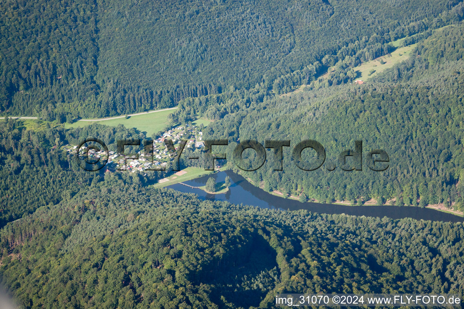 Vue aérienne de Camping de l'Étang à Lembach dans le département Bas Rhin, France