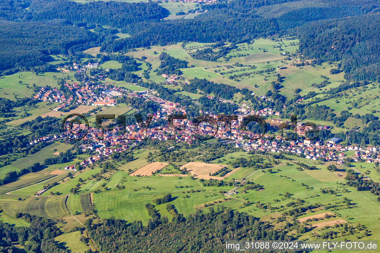 Wingen dans le département Bas Rhin, France du point de vue du drone