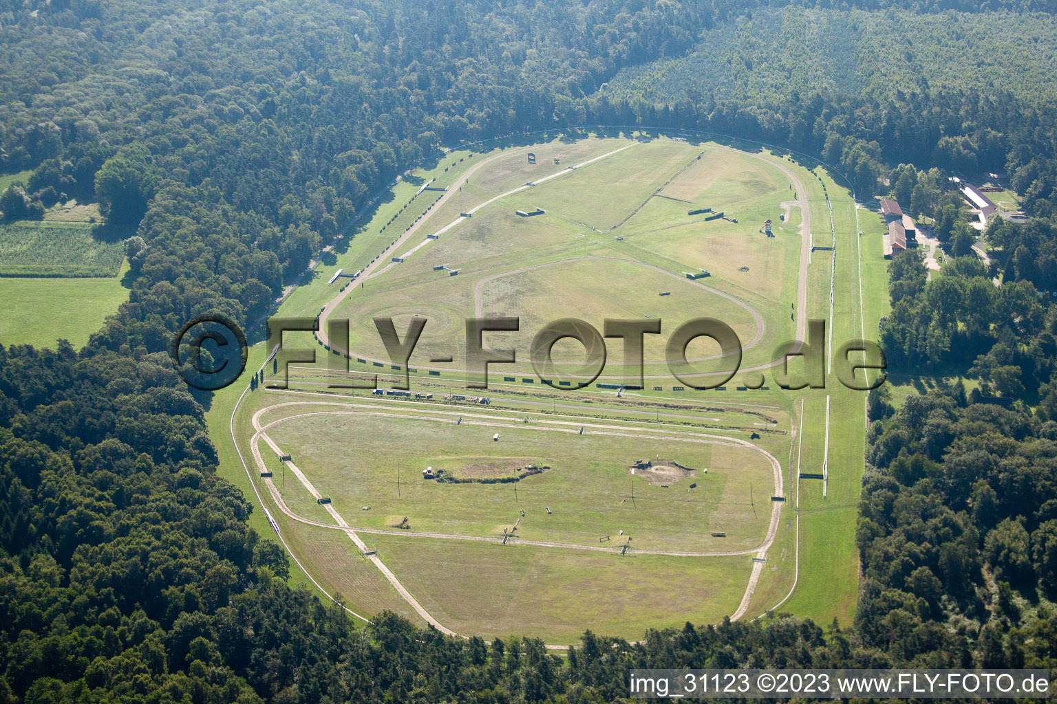 Vue aérienne de Hippodromes à Altenstadt dans le département Bas Rhin, France