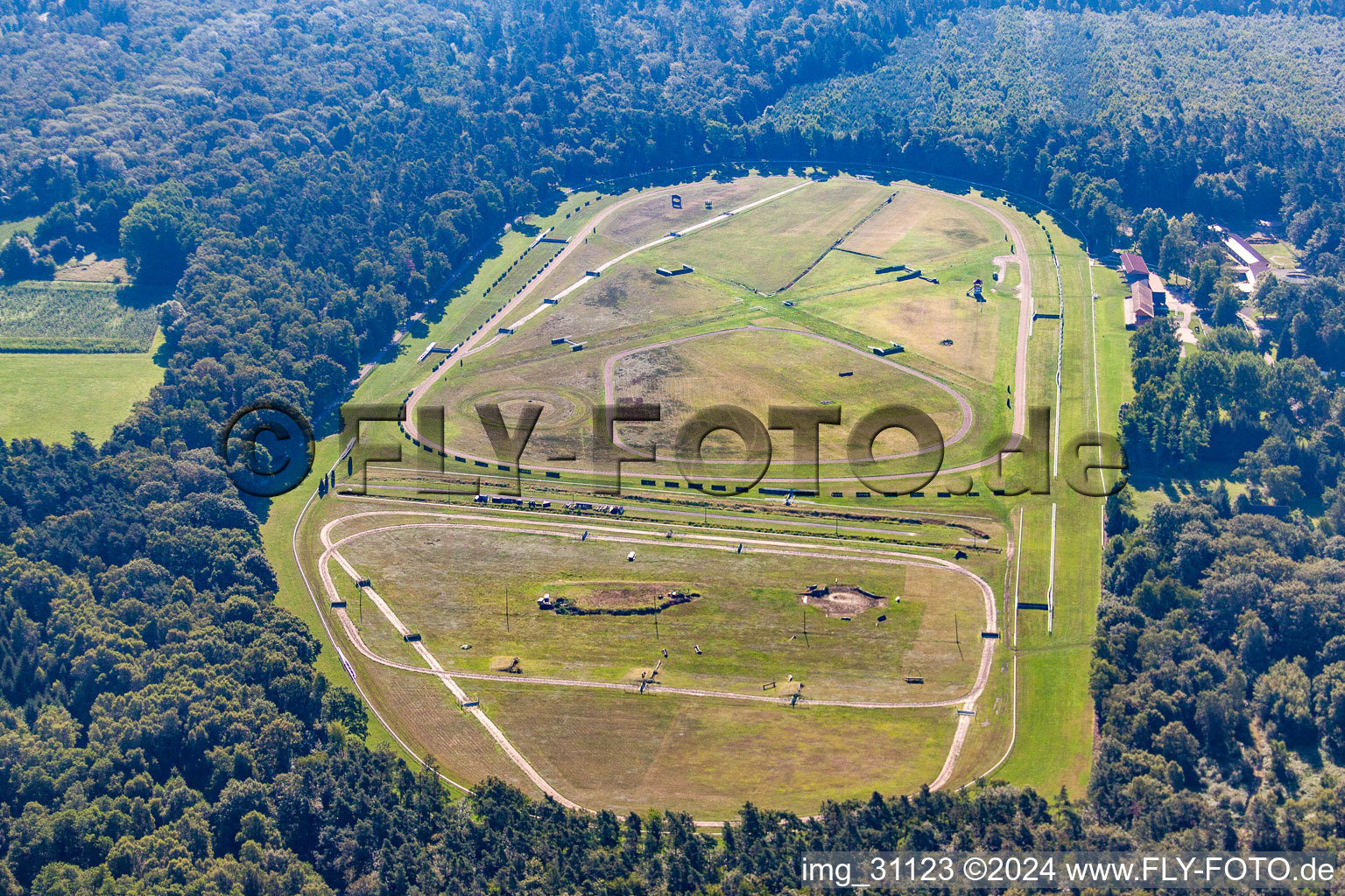 Vue aérienne de Hippodromes à Altenstadt dans le département Bas Rhin, France