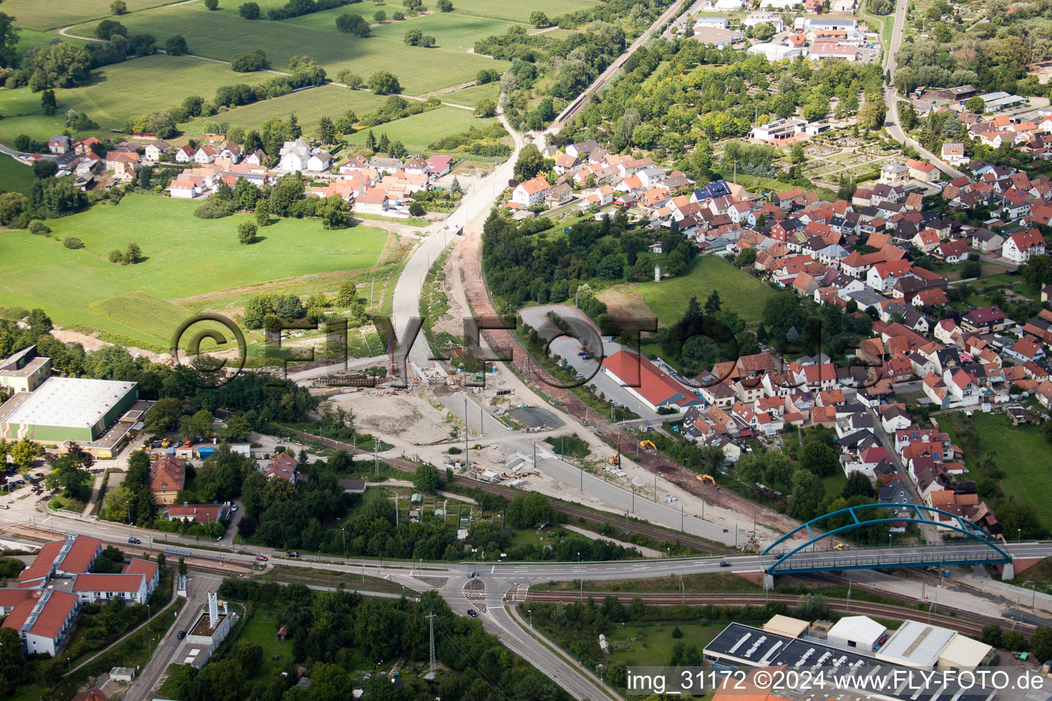 Vue aérienne de Nouvelle construction du passage souterrain ferroviaire Ottstr à Wörth am Rhein dans le département Rhénanie-Palatinat, Allemagne