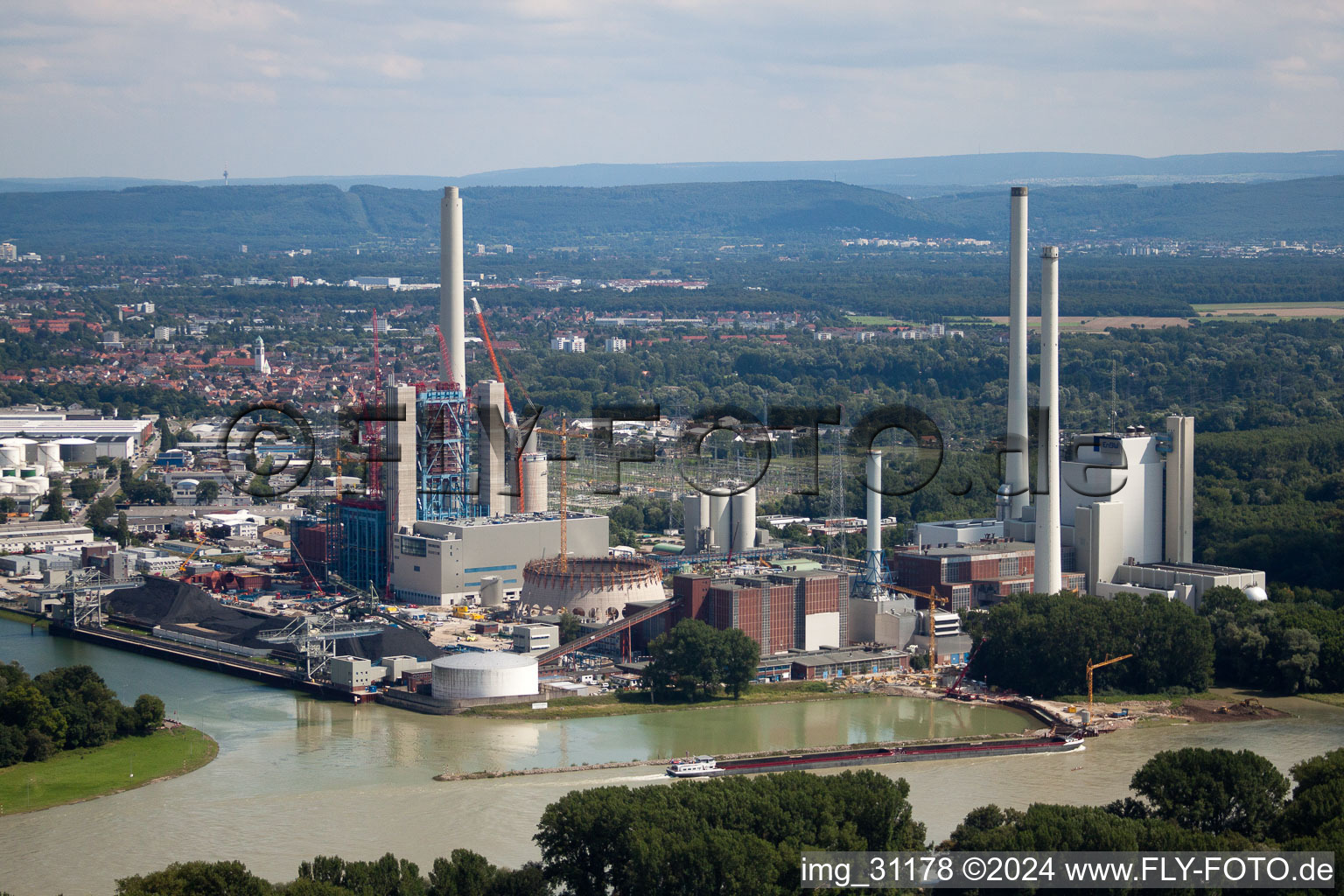 Vue aérienne de Nouveau bâtiment ENBW à le quartier Daxlanden in Karlsruhe dans le département Bade-Wurtemberg, Allemagne