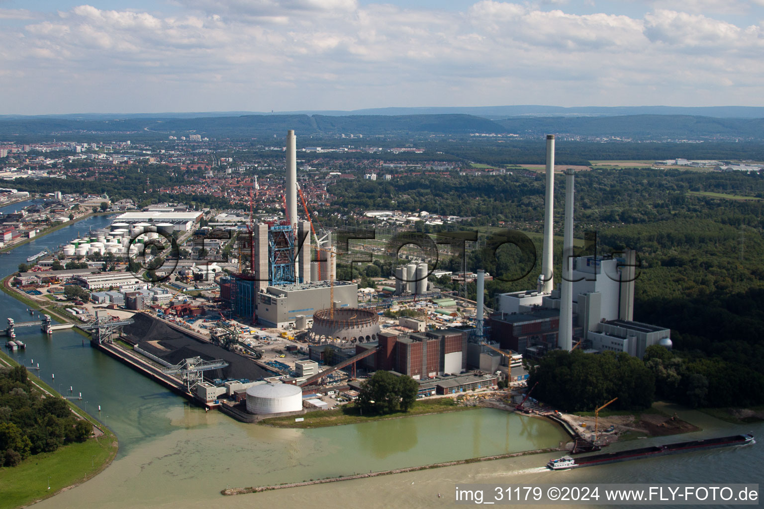 Vue aérienne de Nouveau bâtiment ENBW à le quartier Daxlanden in Karlsruhe dans le département Bade-Wurtemberg, Allemagne