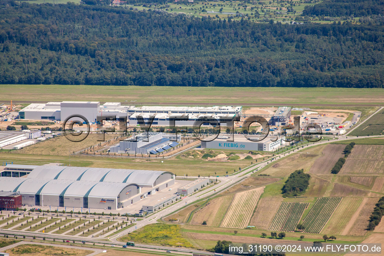 Vue aérienne de Prière commerciale Nouvelle Messe à le quartier Forchheim in Rheinstetten dans le département Bade-Wurtemberg, Allemagne