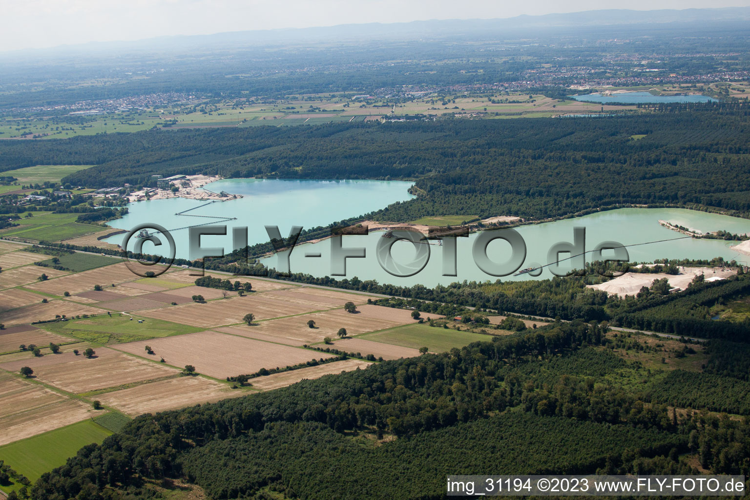 Vue aérienne de Gravière, lacs de carrière à Malsch dans le département Bade-Wurtemberg, Allemagne
