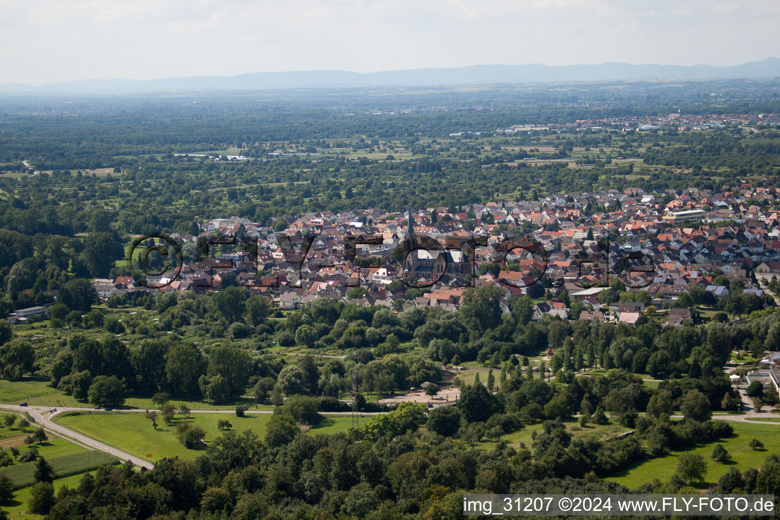 Vue d'oiseau de Muggensturm dans le département Bade-Wurtemberg, Allemagne