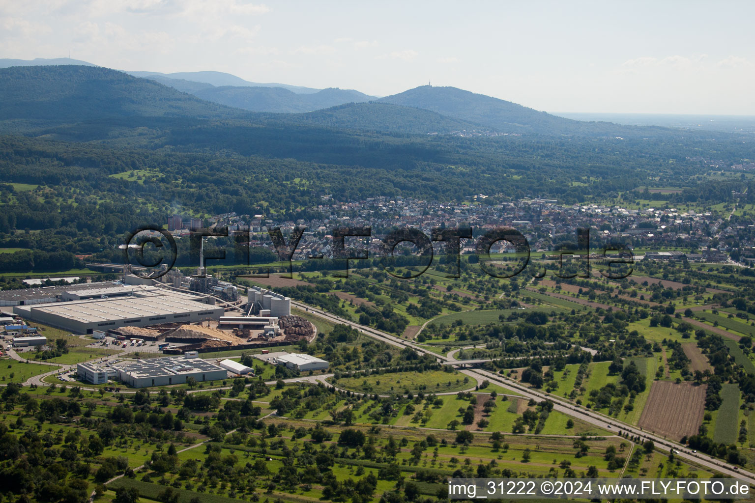 Vue aérienne de Kronospan GmbH à Kuppenheim dans le département Bade-Wurtemberg, Allemagne