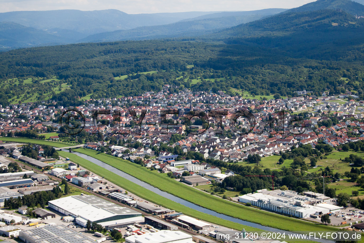 Vue aérienne de Kuppenheim dans le département Bade-Wurtemberg, Allemagne