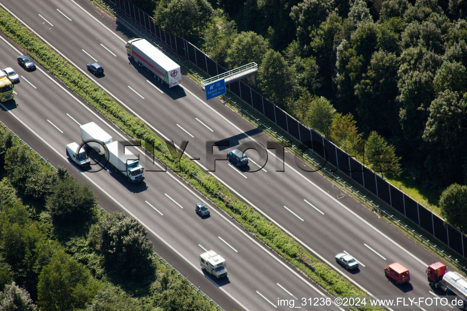 Vue aérienne de A5 à Rastatt à le quartier Niederbühl in Rastatt dans le département Bade-Wurtemberg, Allemagne